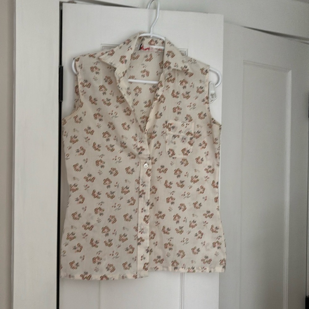 Vintage < sleeveless button down